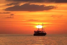 Wycieczka łodzią piracką o zachodzie słońca